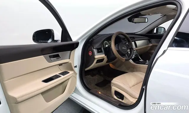 Jaguar XF 2017 2.0 автомат (гидро), миниатюра 10 Jaguar XF 2017 2.0 автомат (гидро), миниатюра 10