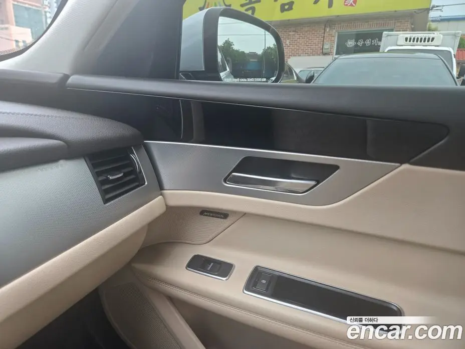 Jaguar XF 2017 2.0 автомат (гидро), фото 16 Jaguar XF 2017 2.0 автомат (гидро), фото 16