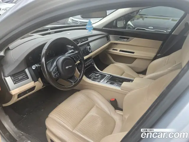 Jaguar XF 2017 2.0 автомат (гидро), миниатюра 9 Jaguar XF 2017 2.0 автомат (гидро), миниатюра 9