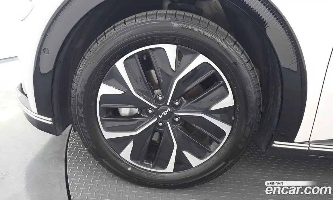Kia EV6 2024 0.1 автомат (гидро), фото 5 Kia EV6 2024 0.1 автомат (гидро), фото 5