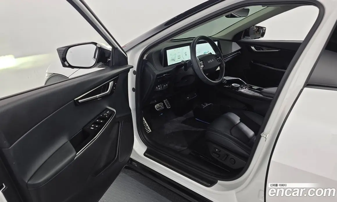 Kia EV6 2024 1.0 автомат (гидро), фото 13