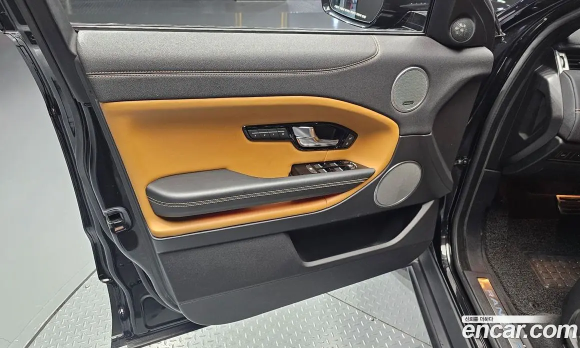 Land Rover Range Rover Evoque 2018 2.0 автомат (гидро), фото 14 Land Rover Range Rover Evoque 2018 2.0 автомат (гидро), фото 14