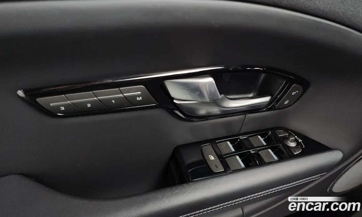 Land Rover Range Rover Evoque 2018 2.0 автомат (гидро), фото 20 Land Rover Range Rover Evoque 2018 2.0 автомат (гидро), фото 20