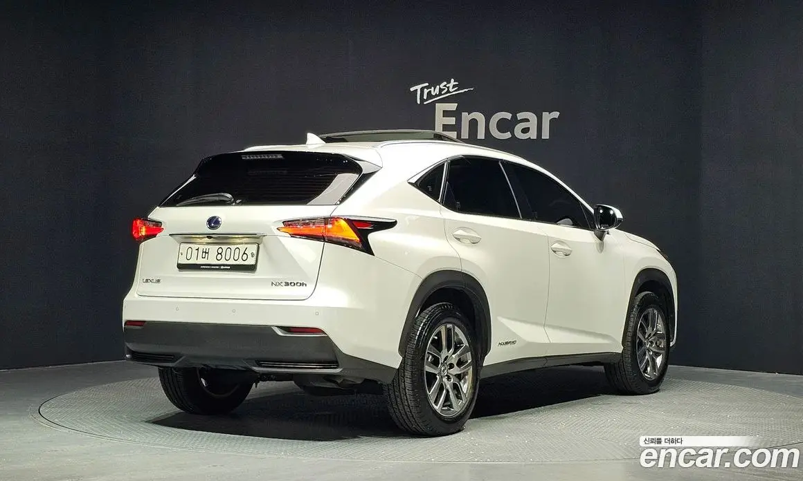 Lexus NX 2017 2.5 автомат (гидро), фото 2 Lexus NX 2017 2.5 автомат (гидро), фото 2