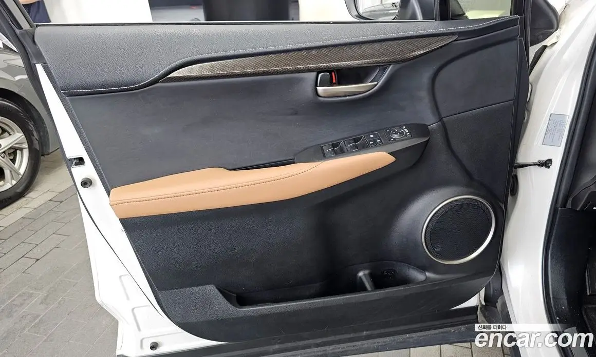 Lexus NX 2017 2.5 автомат (гидро), фото 14 Lexus NX 2017 2.5 автомат (гидро), фото 14