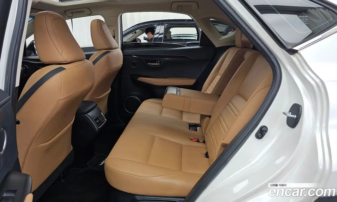 Lexus NX 2017 2.5 автомат (гидро), фото 16 Lexus NX 2017 2.5 автомат (гидро), фото 16