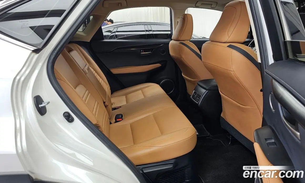 Lexus NX 2017 2.5 автомат (гидро), фото 18 Lexus NX 2017 2.5 автомат (гидро), фото 18