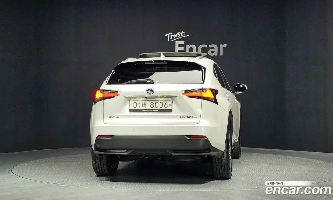 Lexus NX 2017 2.5 автомат (гидро), фото 4 Lexus NX 2017 2.5 автомат (гидро), фото 4