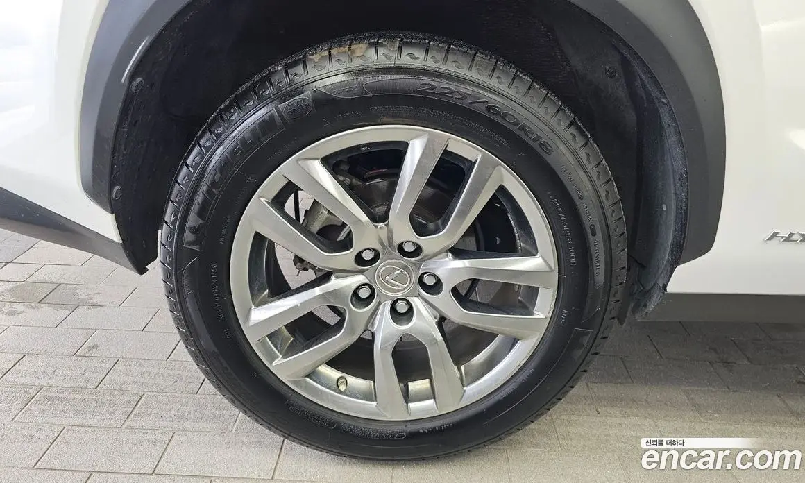 Lexus NX 2017 2.5 автомат (гидро), фото 5 Lexus NX 2017 2.5 автомат (гидро), фото 5