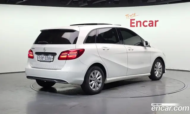 Mercedes-Benz B-Class 2016 2.1 автомат (гидро), миниатюра 2 Mercedes-Benz B-Class 2016 2.1 автомат (гидро), миниатюра 2