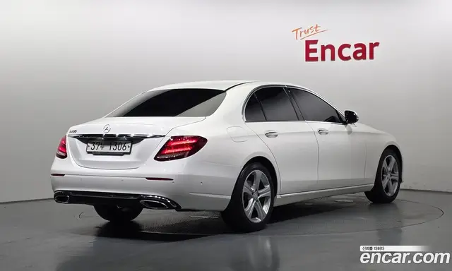 Mercedes-Benz E-Class 2017 2.0 автомат (гидро), миниатюра 2 Mercedes-Benz E-Class 2017 2.0 автомат (гидро), миниатюра 2