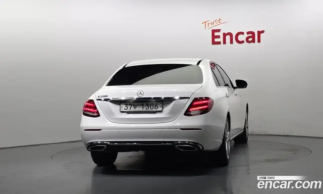 Mercedes-Benz E-Class 2017 2.0 автомат (гидро), миниатюра 4 Mercedes-Benz E-Class 2017 2.0 автомат (гидро), миниатюра 4