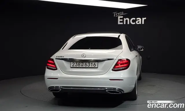 Mercedes-Benz E-Class 2017 1.9 автомат (гидро), миниатюра 4