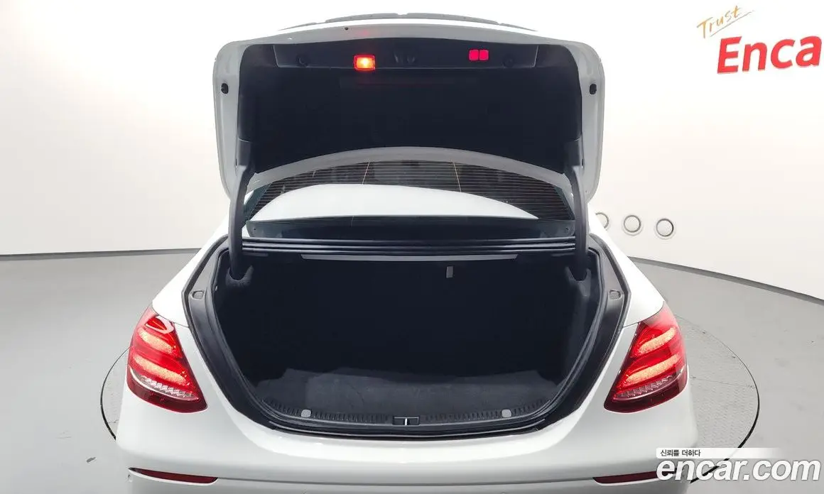 Mercedes-Benz E-Class 2019 2.0 автомат (гидро), фото 28 Mercedes-Benz E-Class 2019 2.0 автомат (гидро), фото 28