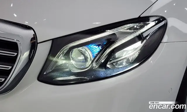 Mercedes-Benz E-Class 2019 2.0 автомат (гидро), миниатюра 8 Mercedes-Benz E-Class 2019 2.0 автомат (гидро), миниатюра 8