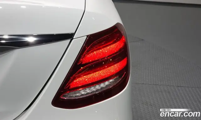 Mercedes-Benz E-Class 2019 1.9 автомат (гидро), миниатюра 9 Mercedes-Benz E-Class 2019 1.9 автомат (гидро), миниатюра 9