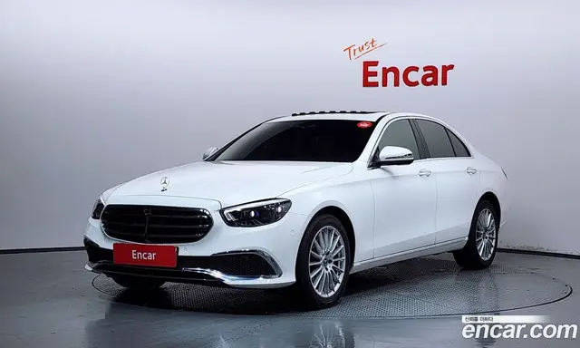 Mercedes-Benz E-Class 2023 2.0 автомат (гидро), миниатюра 1