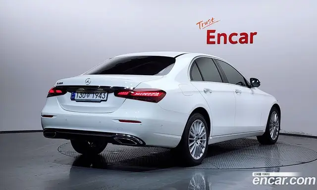 Mercedes-Benz E-Class 2023 2.0 автомат (гидро), миниатюра 2