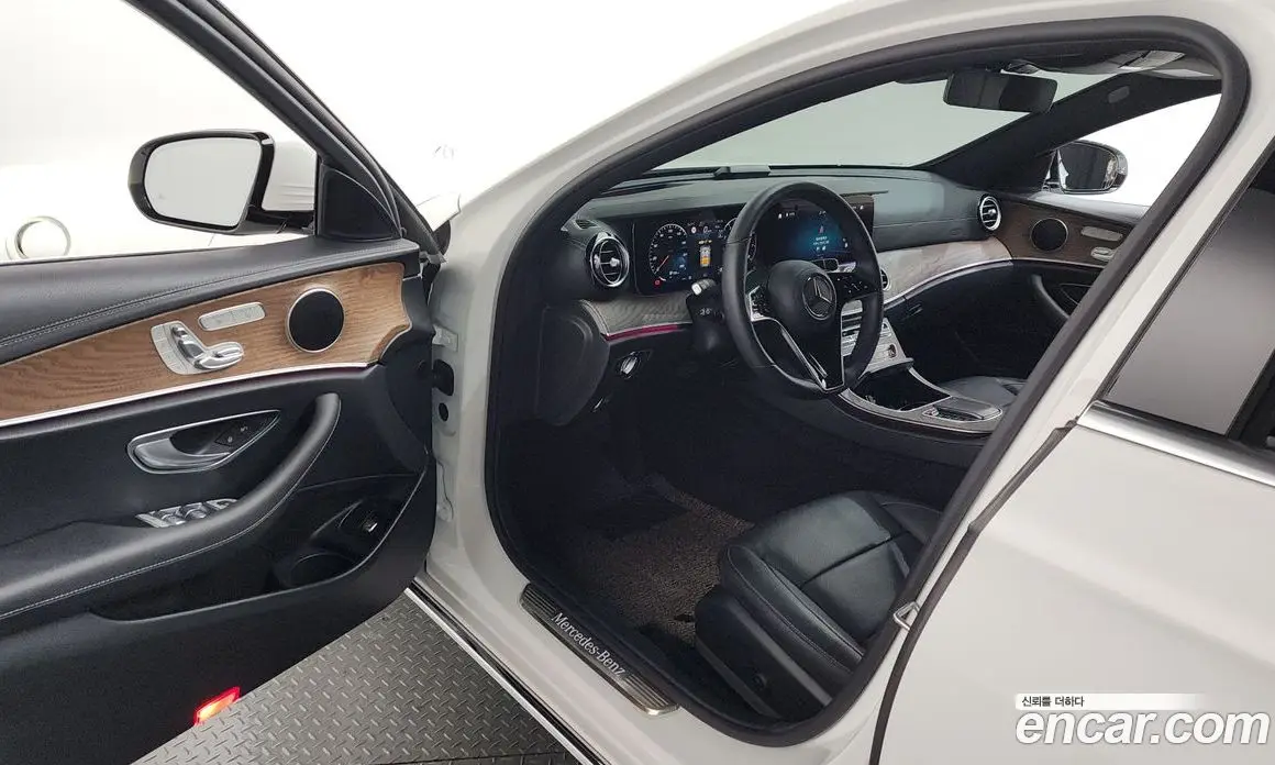 Mercedes-Benz E-Class 2023 2.0 автомат (гидро), фото 13