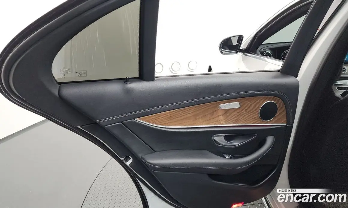 Mercedes-Benz E-Class 2023 2.0 автомат (гидро), фото 15