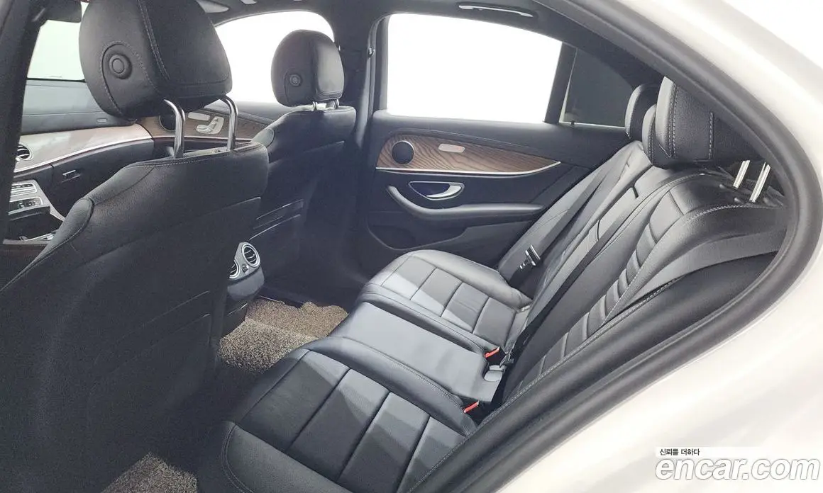 Mercedes-Benz E-Class 2023 2.0 автомат (гидро), фото 25