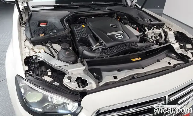 Mercedes-Benz E-Class 2023 2.0 автомат (гидро), миниатюра 6