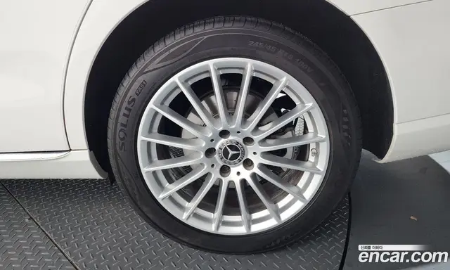 Mercedes-Benz E-Class 2023 2.0 автомат (гидро), миниатюра 7