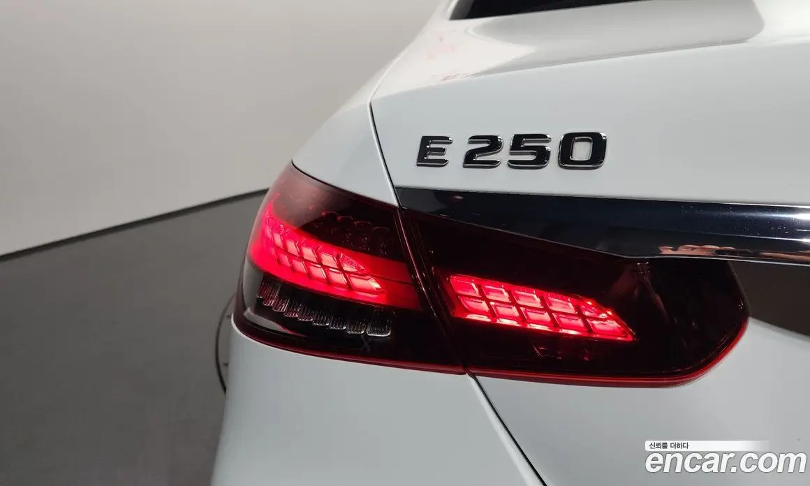 Mercedes-Benz E-Class 2023 2.0 автомат (гидро), фото 9