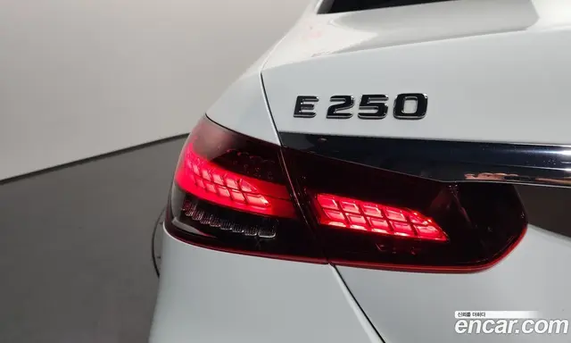 Mercedes-Benz E-Class 2023 2.0 автомат (гидро), миниатюра 9