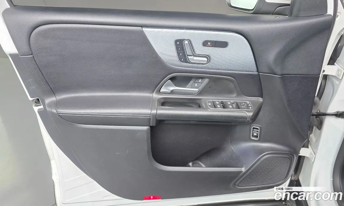 Mercedes-Benz GLB-Class 2021 1.9 автомат (гидро), фото 14 Mercedes-Benz GLB-Class 2021 1.9 автомат (гидро), фото 14