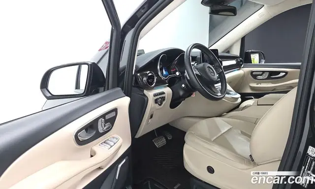 Mercedes-Benz V-Class 2022 1.9 автомат (гидро), миниатюра 12
