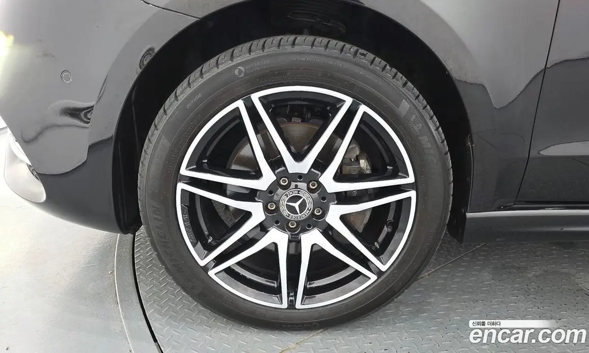 Mercedes-Benz V-Class 2022 1.9 автомат (гидро), фото 4 Mercedes-Benz V-Class 2022 1.9 автомат (гидро), фото 4