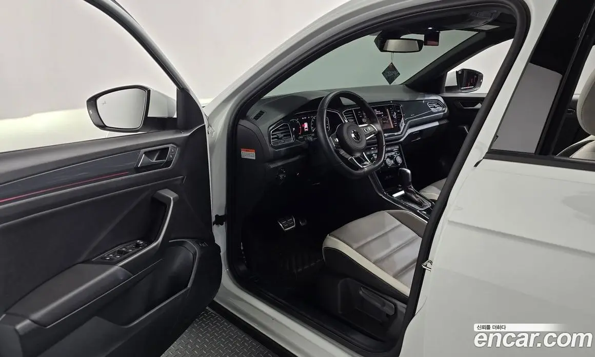 Volkswagen T-Roc 2021 2.0 автомат (гидро), фото 10 Volkswagen T-Roc 2021 2.0 автомат (гидро), фото 10