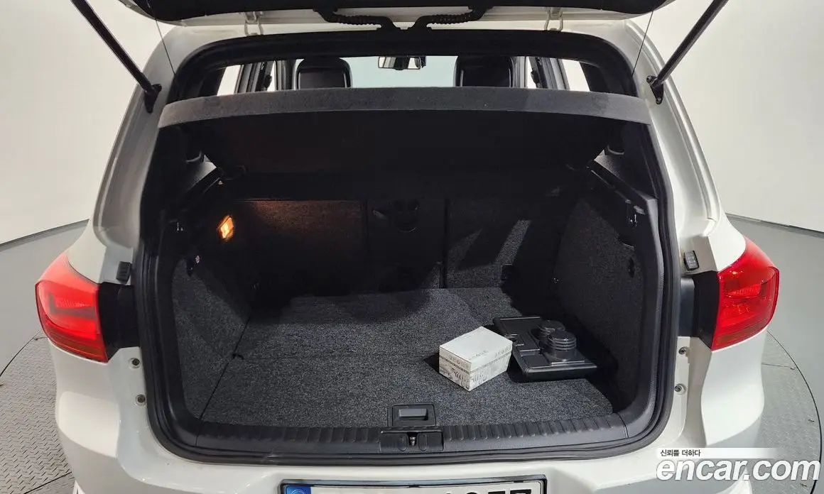 Volkswagen Tiguan 2012 2.0 автомат (гидро), фото 20