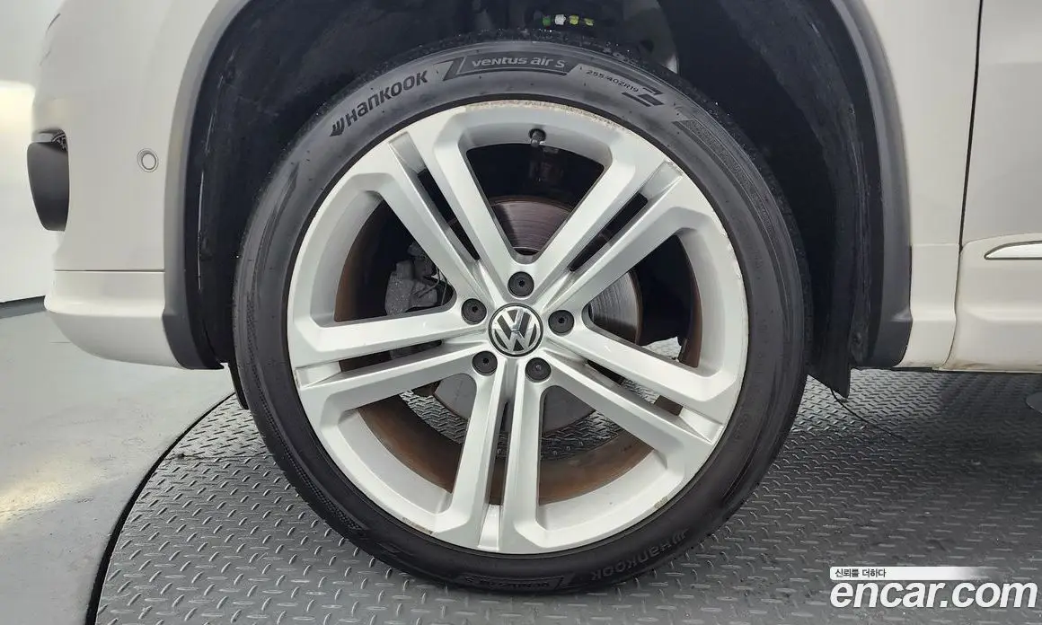 Volkswagen Tiguan 2012 2.0 автомат (гидро), фото 5