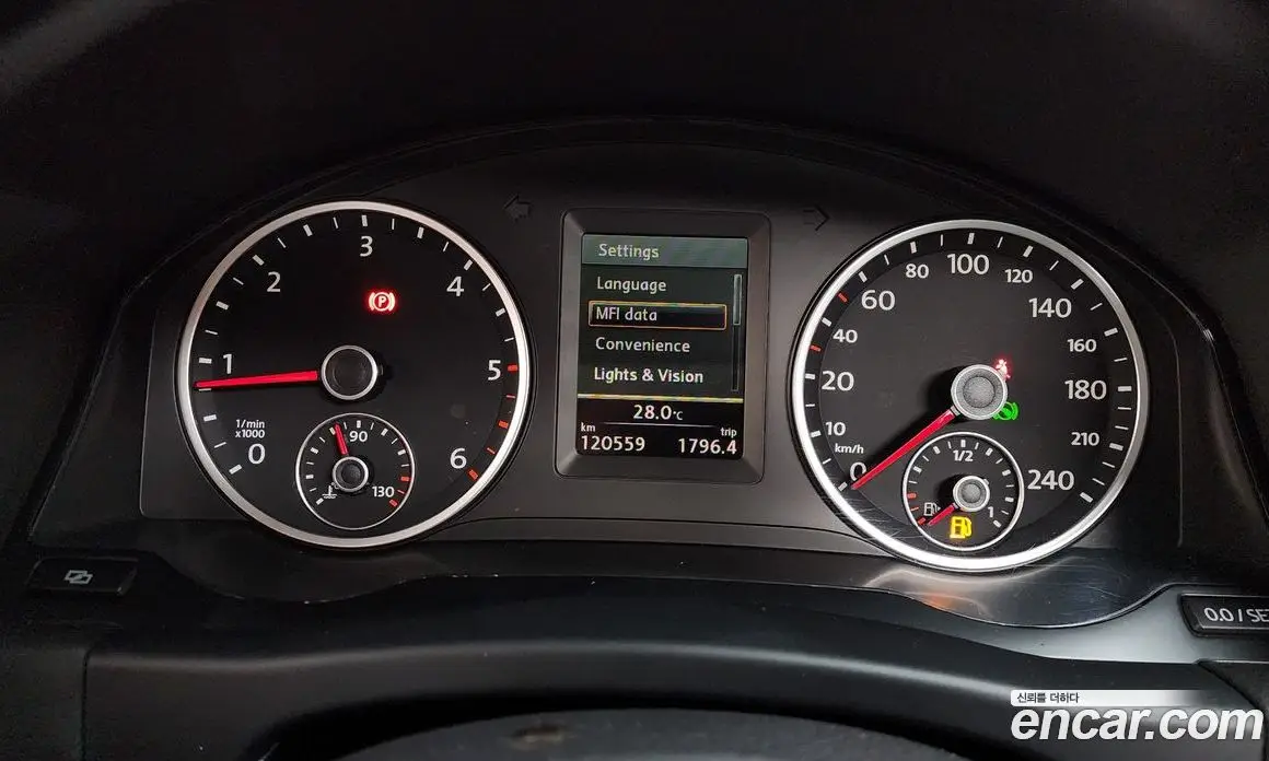 Volkswagen Tiguan 2012 2.0 автомат (гидро), фото 8
