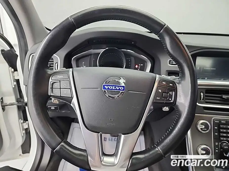 Volvo S60 2015 1.6 автомат (гидро), фото 9 Volvo S60 2015 1.6 автомат (гидро), фото 9