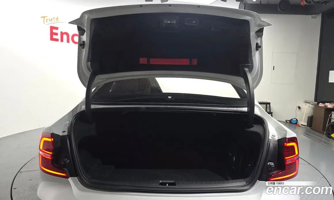 Volvo S60 2019 2.0 автомат (гидро), фото 19 Volvo S60 2019 2.0 автомат (гидро), фото 19