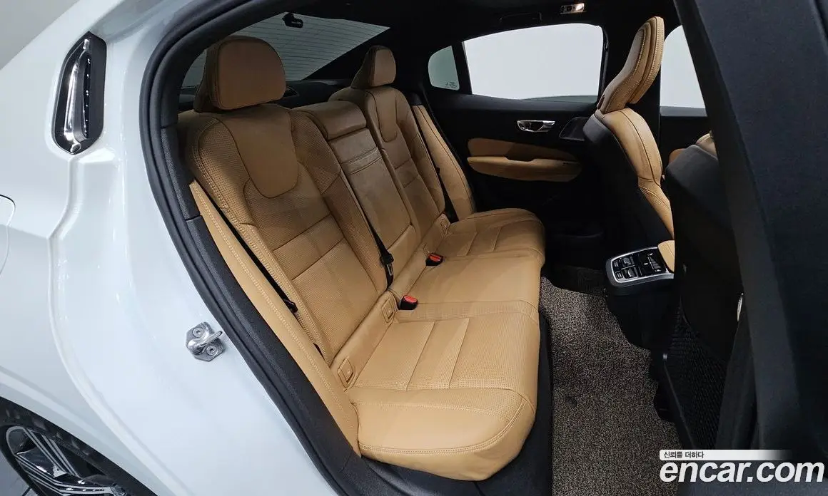 Volvo S60 2020 2.0 автомат (гидро), фото 17 Volvo S60 2020 2.0 автомат (гидро), фото 17