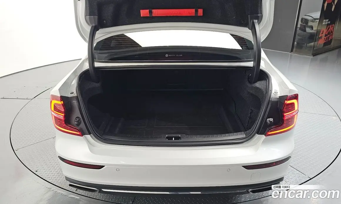 Volvo S60 2020 2.0 автомат (гидро), фото 33 Volvo S60 2020 2.0 автомат (гидро), фото 33