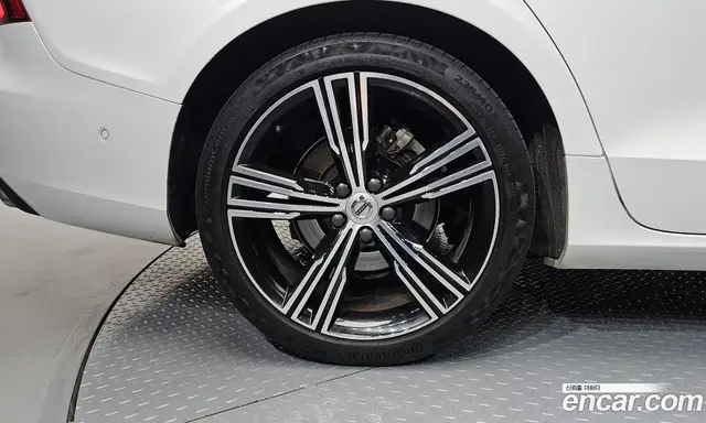 Volvo S60 2020 2.0 автомат (гидро), миниатюра 5 Volvo S60 2020 2.0 автомат (гидро), миниатюра 5
