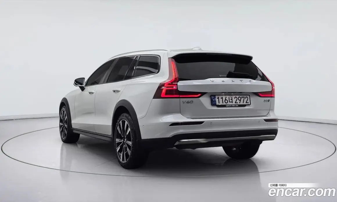 Volvo V60 2023 2.0 автомат (гидро), фото 4 Volvo V60 2023 2.0 автомат (гидро), фото 4