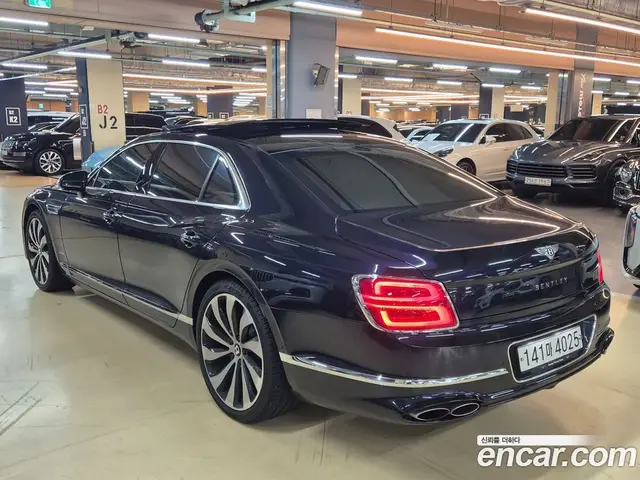 Bentley Flying Spur 2023 4.0 автомат (гидро), миниатюра 3