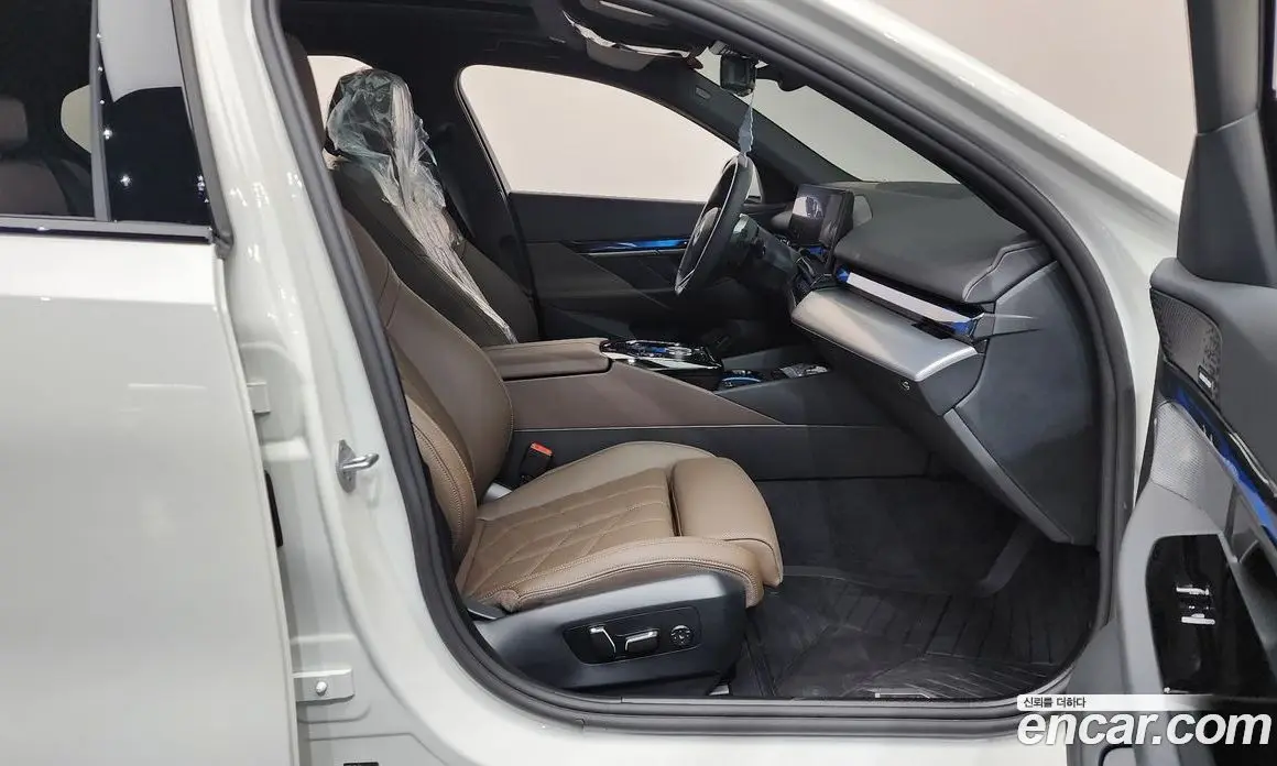 BMW 5 серия 2025 2.0 автомат (гидро), фото 16