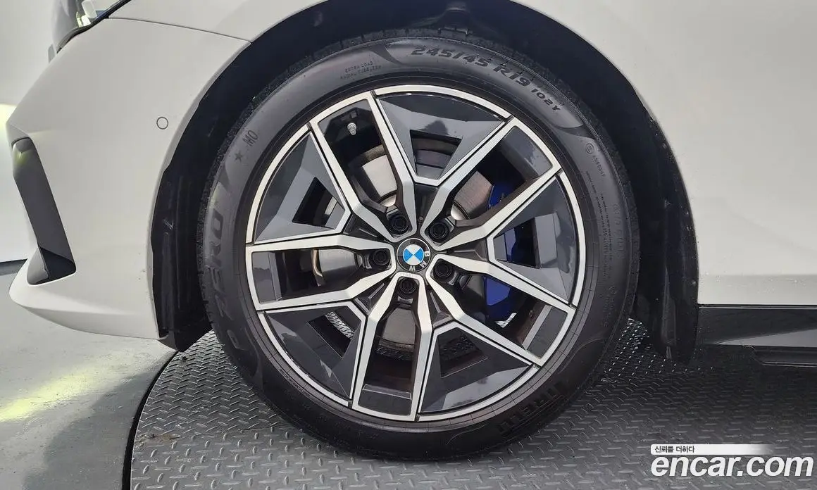 BMW 5 серия 2025 2.0 автомат (гидро), фото 5