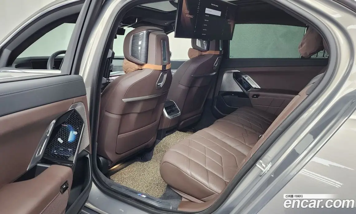 BMW 7 серия 2023 3.0 автомат (гидро), фото 16