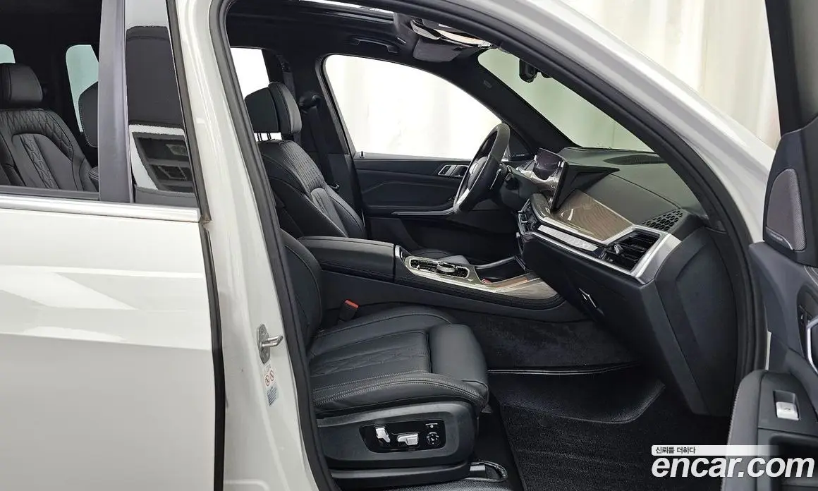 BMW X7 2024 3.0 автомат (гидро), фото 17
