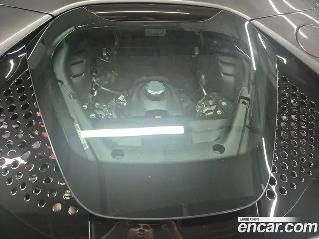 Ferrari SF90 2023 4.0 автомат (робот), миниатюра 7