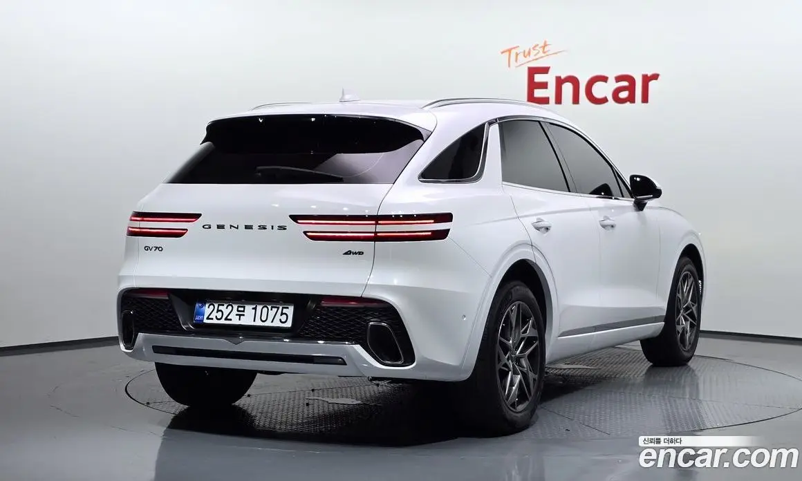 Genesis GV70 2022 2.5 автомат (гидро), фото 2 Genesis GV70 2022 2.5 автомат (гидро), фото 2