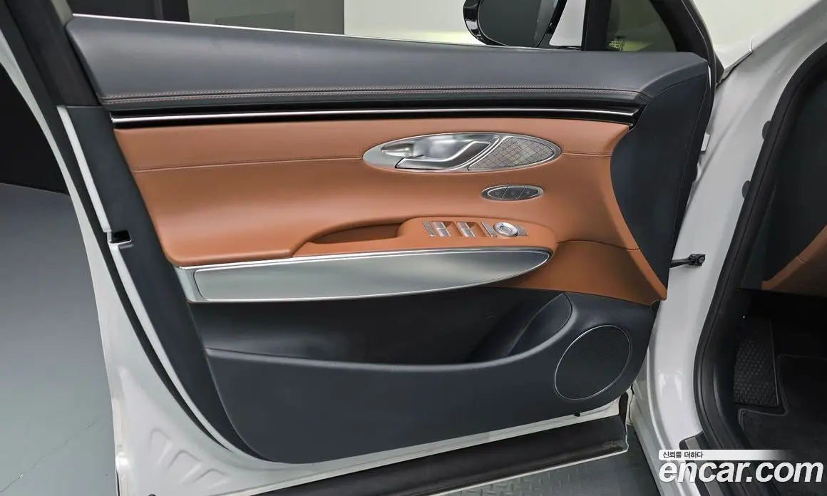 Genesis GV70 2022 2.5 автомат (гидро), фото 14 Genesis GV70 2022 2.5 автомат (гидро), фото 14